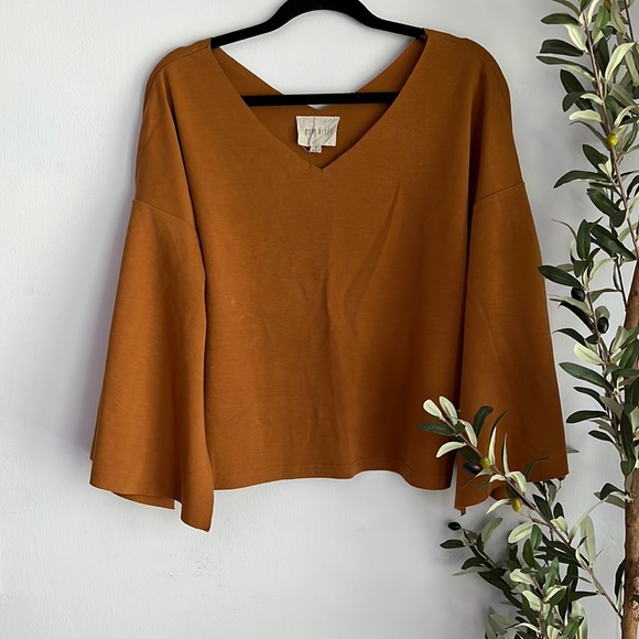 Moon River ✨split sleeve top Sz Med like new B40 - Picture 1 of 6